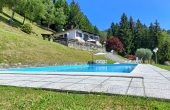PR-V17, Villa con parco e piscina