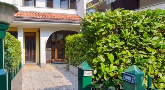 Appartamento con giardino in posizione centrale